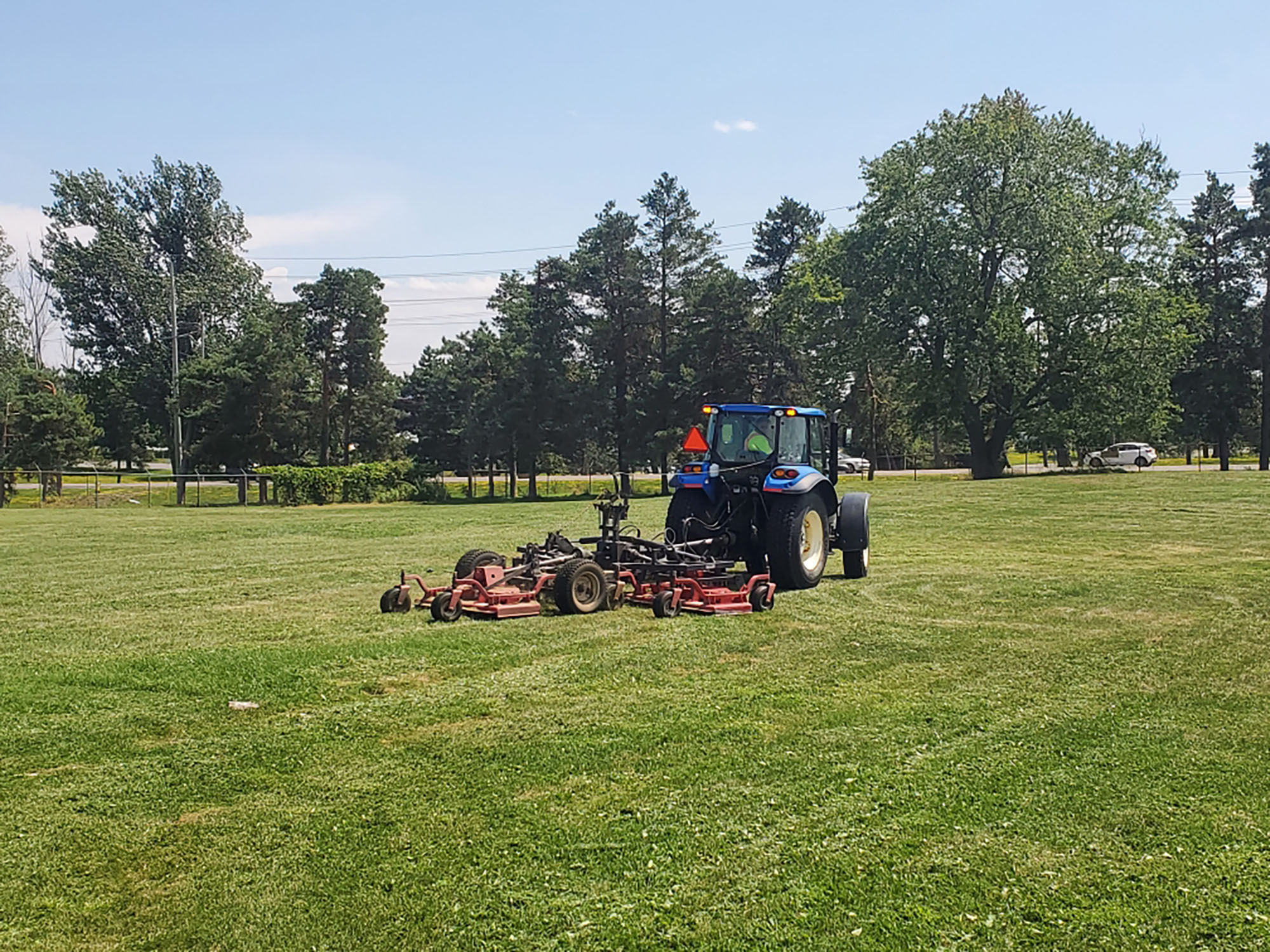 Tonte de gazon et terrain d'aéroportuaire